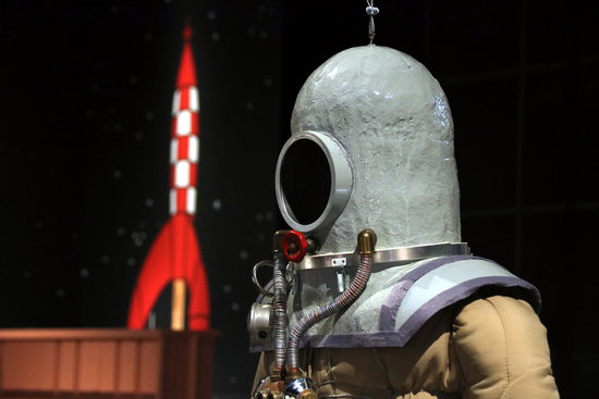A Tintin space suit replica at the exhibit 'TinTin and the Moon' on December 17 2018 (by Pere Francesch)
